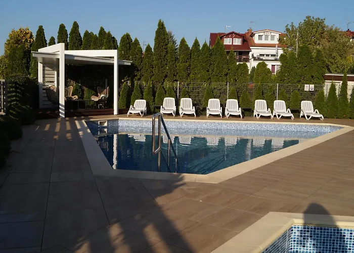 Azure Premium Basen Zewnętrzny Z Leżakami, Jacuzzi